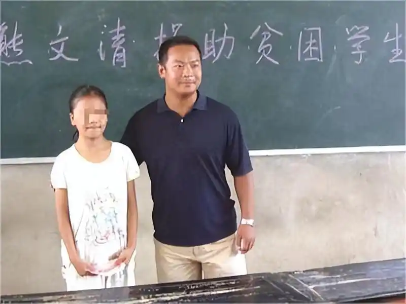 举重比赛选手当场死亡_车祸发生举重冠军救人_举重运动员事故