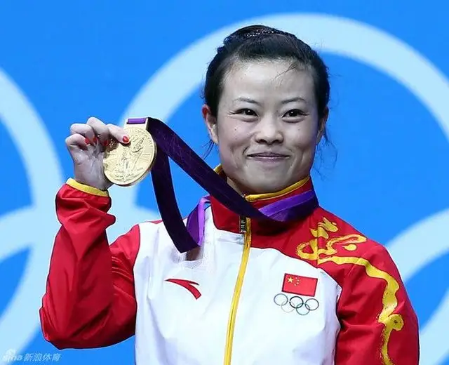 举重冠军中国_举重艾迪_中国举重冠军艾