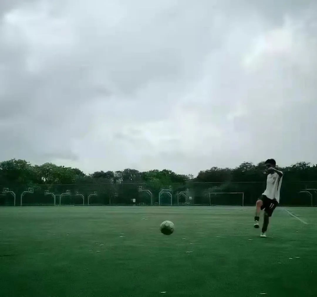 历史上足球帅哥_世界足坛帅哥_足球界十大帅哥