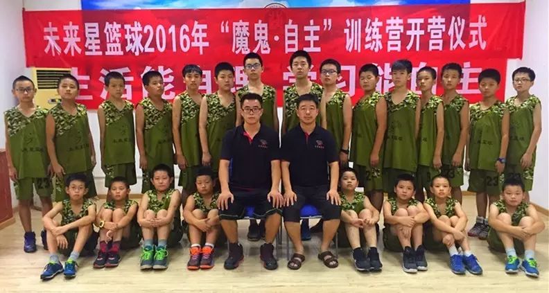 篮球比赛中犯规有_篮球中容易犯的规则有_篮球犯规则容易有中锋吗