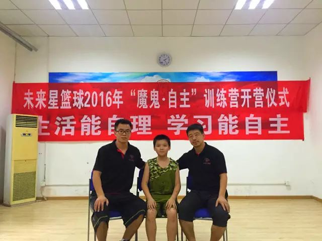 篮球比赛中犯规有_篮球中容易犯的规则有_篮球犯规则容易有中锋吗