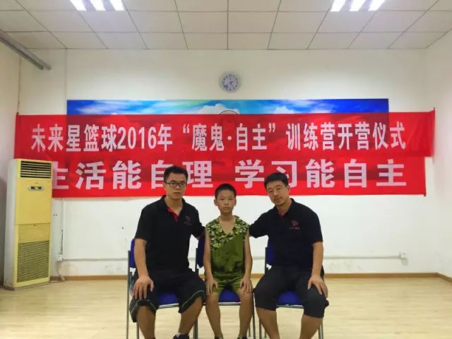 篮球比赛中犯规有_篮球犯规则容易有中锋吗_篮球中容易犯的规则有