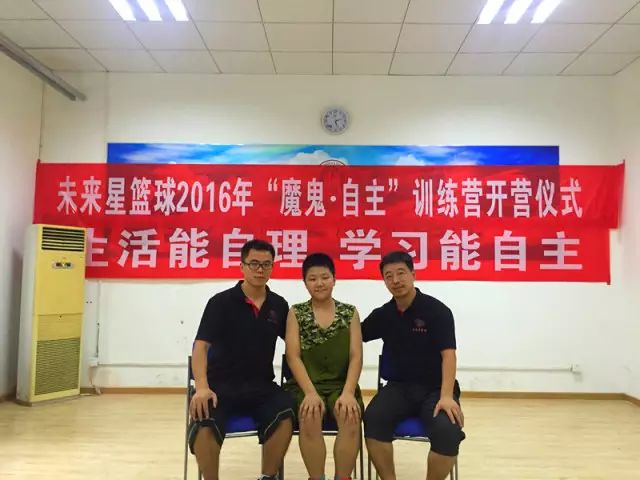 篮球比赛中犯规有_篮球中容易犯的规则有_篮球犯规则容易有中锋吗