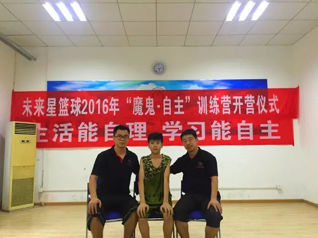 篮球犯规则容易有中锋吗_篮球比赛中犯规有_篮球中容易犯的规则有