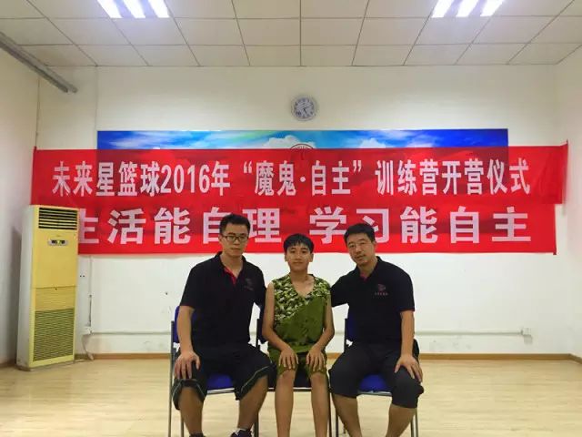 篮球比赛中犯规有_篮球中容易犯的规则有_篮球犯规则容易有中锋吗
