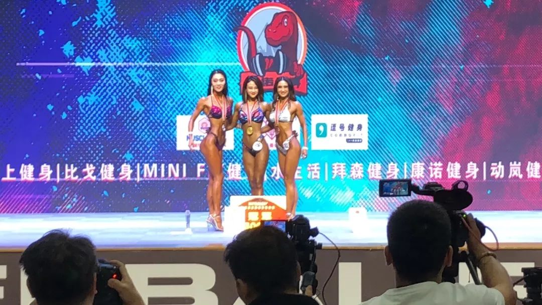 比基尼小姐健身_健身比基尼小姐a组比赛_健身比基尼小姐