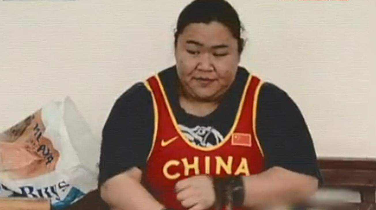 最胖的举重男冠军韩国女_韩国举重美女_韩国举重男子