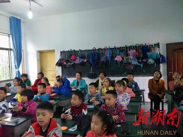 小学生体操领操员_体操运动视频锻炼小学生_体操员操领小学生视频大全