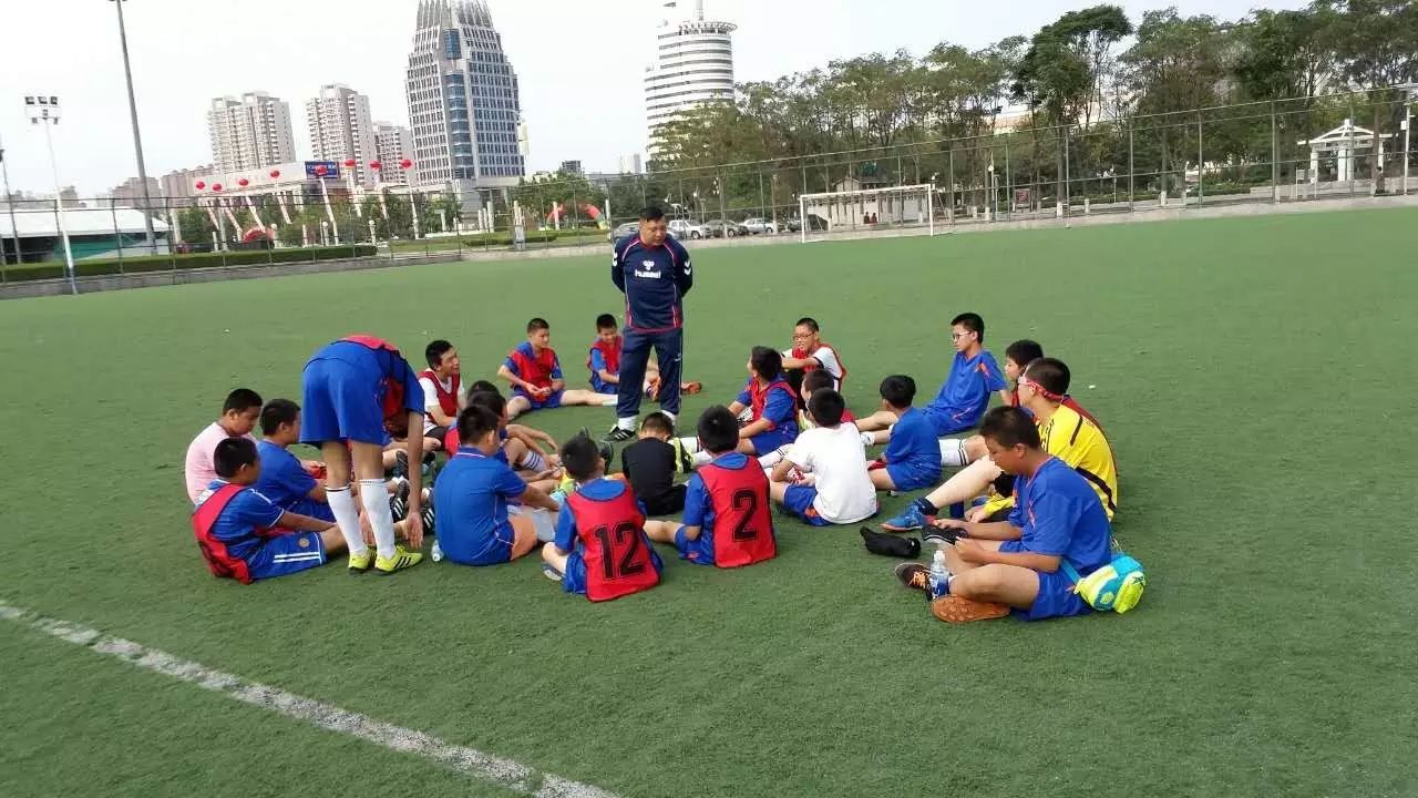 中学生篮球花式规则比赛教案_中学生花样篮球视频教程_中学生花式篮球比赛规则
