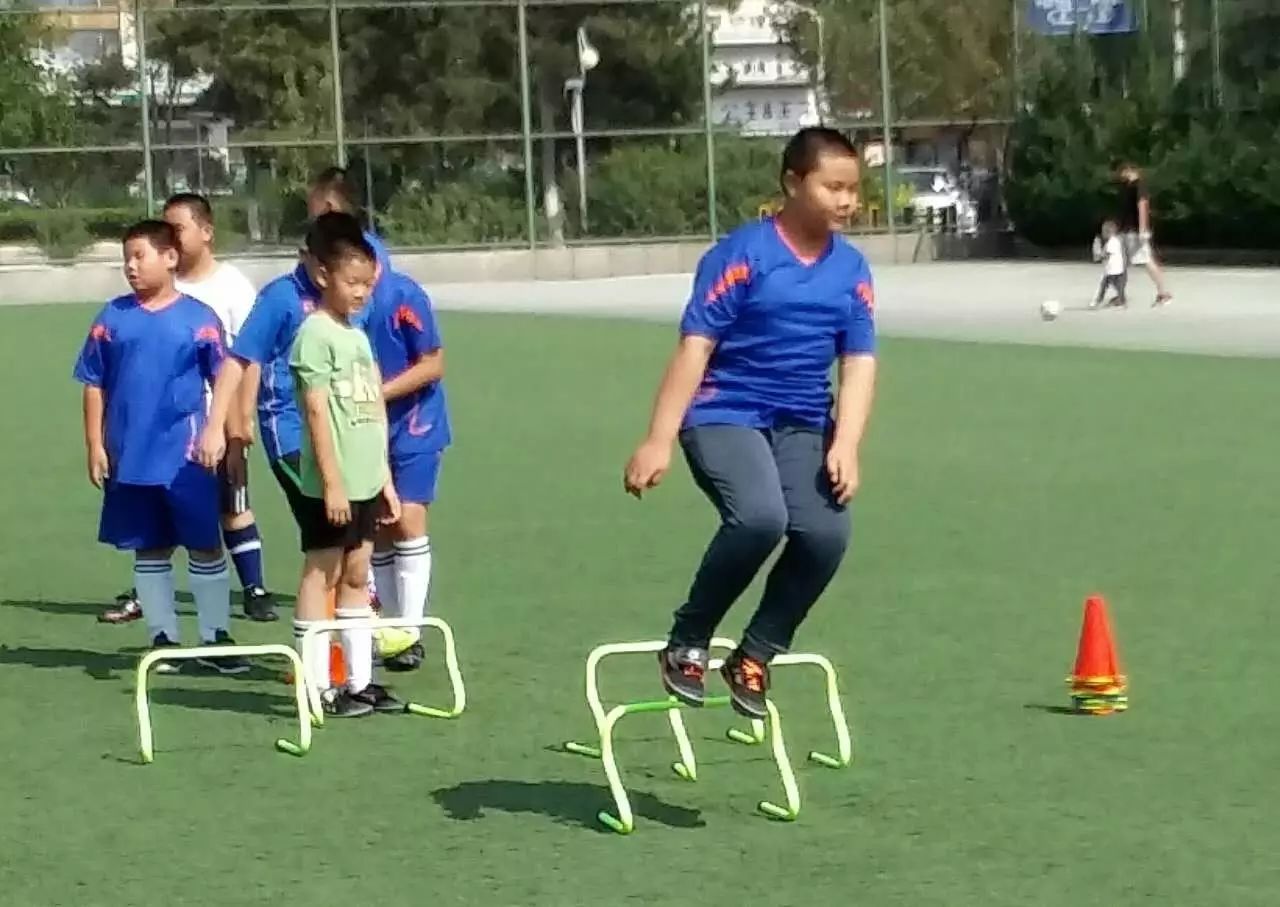 中学生篮球花式规则比赛教案_中学生花样篮球视频教程_中学生花式篮球比赛规则