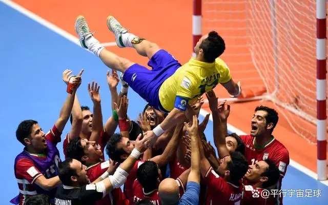 五人足球站位图解_小场五人足球比赛规则图解_五人足球比赛规则简介